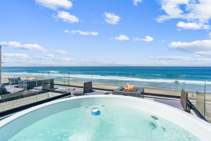 Entire Upper Oceanfront Masterpiece with Rooftop