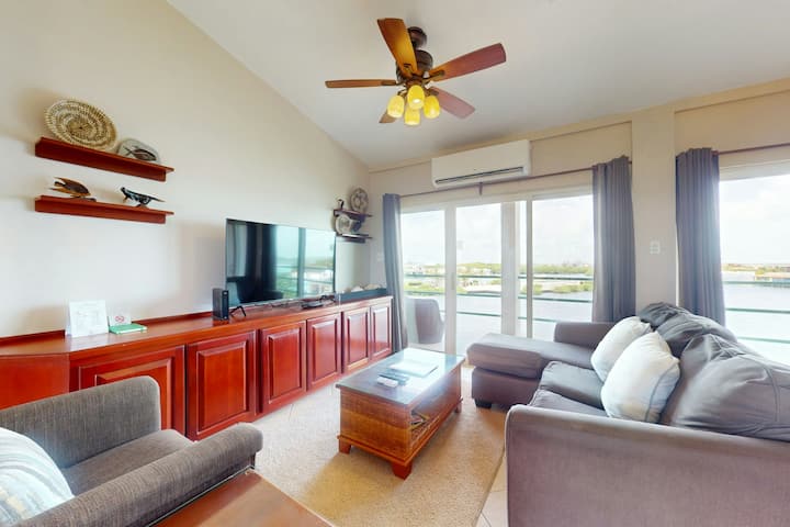2br Third-floor Waterfront Villa With Outdoor Pool - Belize