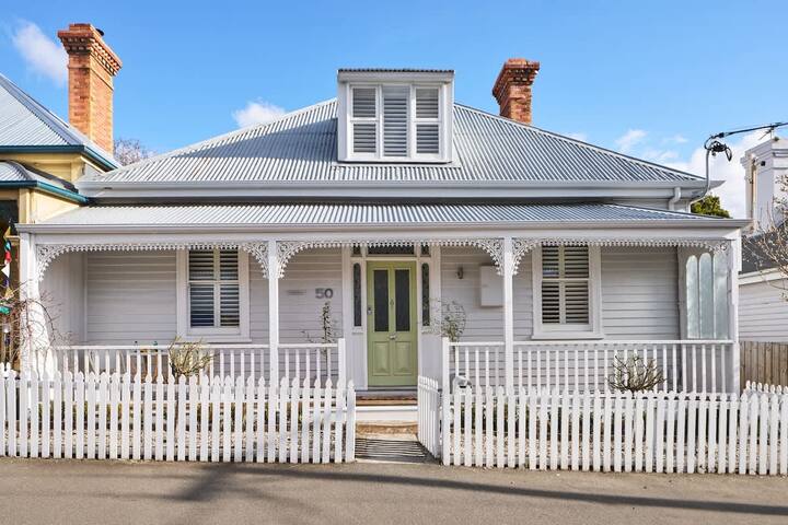 White Cottage & White Barn. Luxe city group stay. gallery image 4