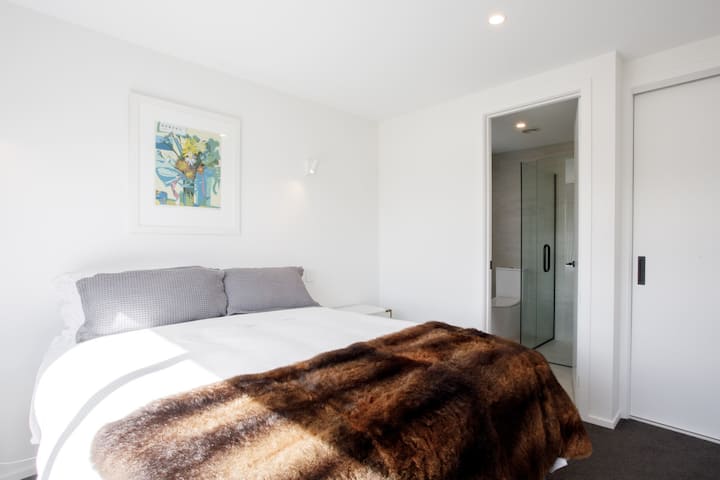 Air BNB_D Doug Ledgerwood Dr -09