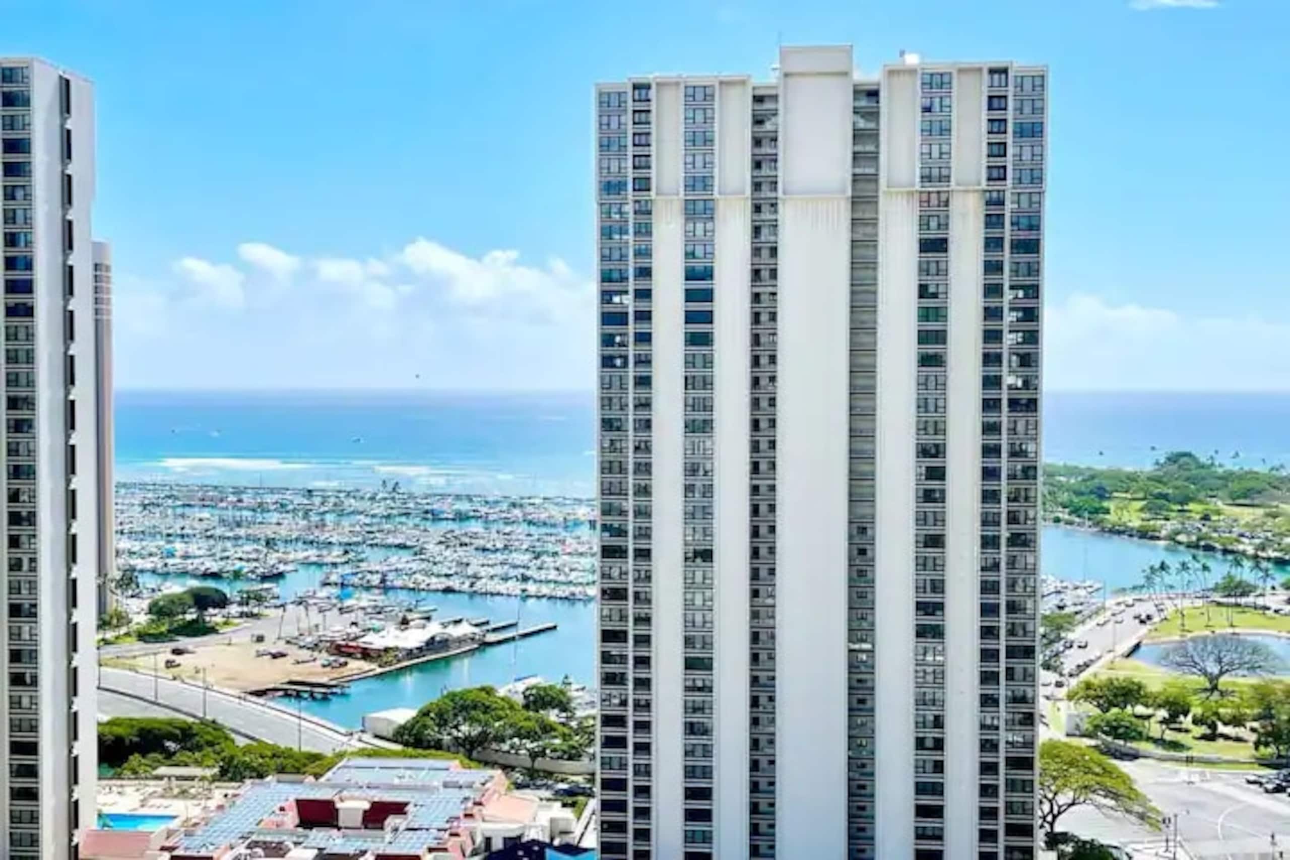 Hotel in Honolulu · ★4.7 · 1 bedroom · 2 beds · 1 private bath - Image 32