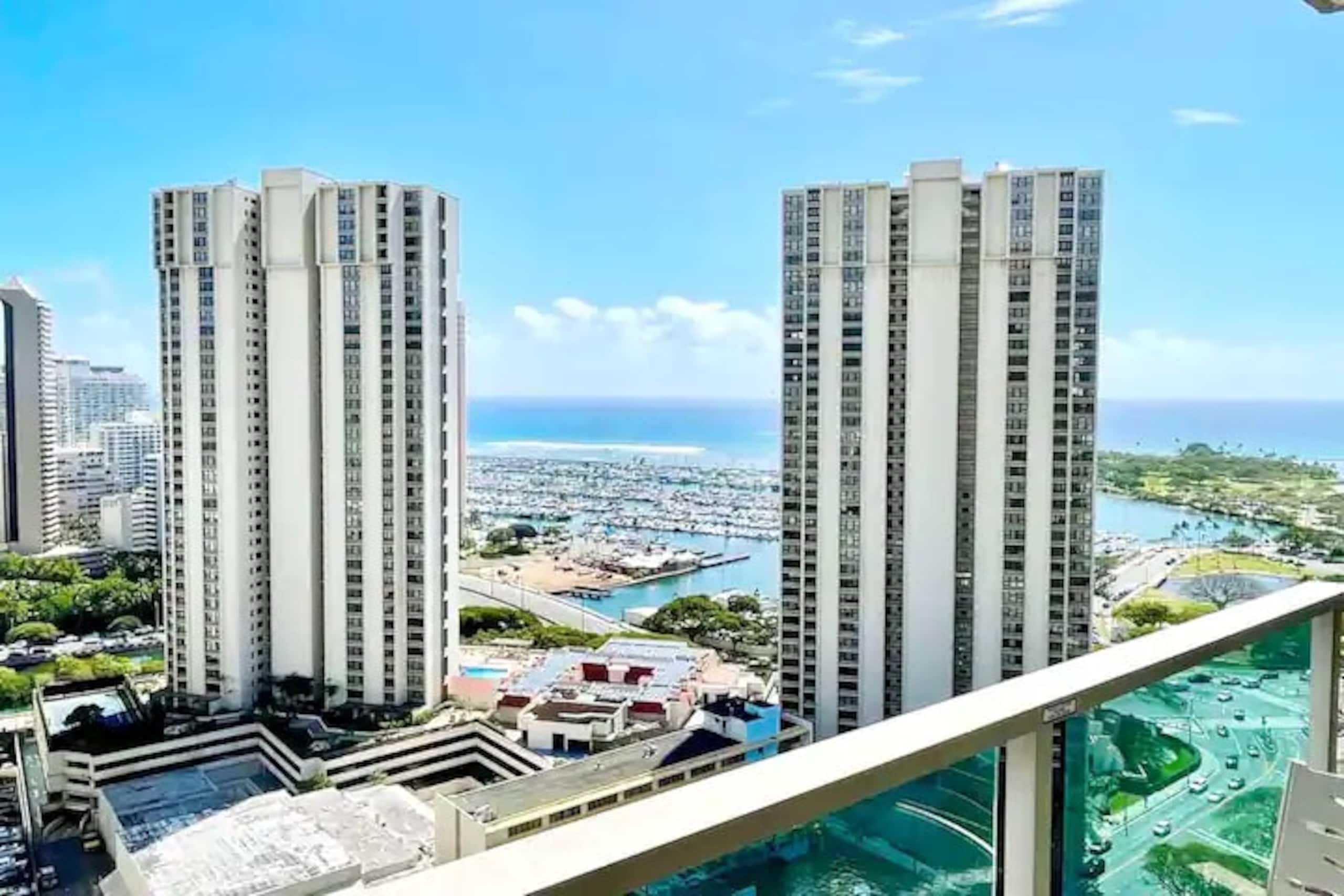 Hotel in Honolulu · ★4.7 · 1 bedroom · 2 beds · 1 private bath - Image 8