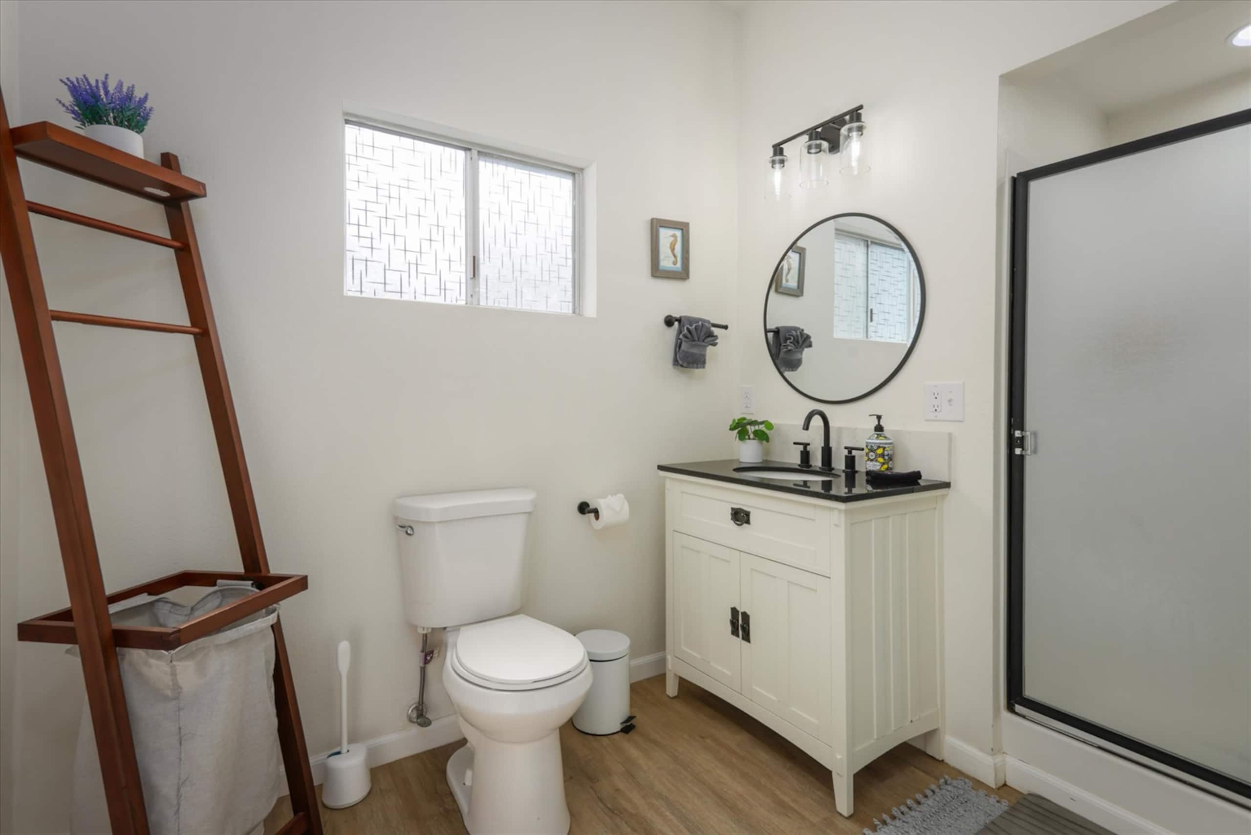 Guesthouse in Kailua-Kona · ★4.81 · 2 bedrooms · 3 beds · 1 private bath - Image 8