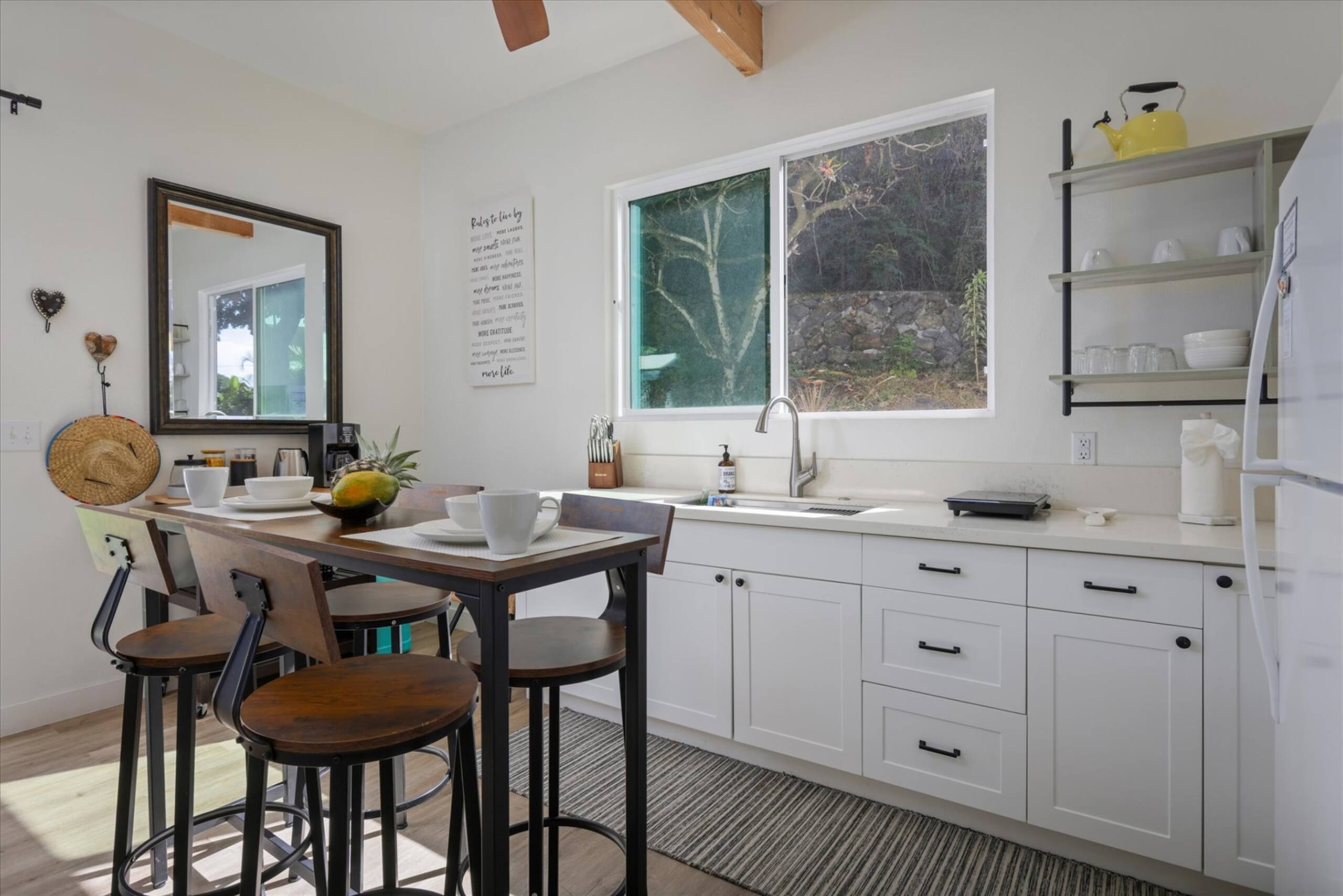 Guesthouse in Kailua-Kona · ★4.81 · 2 bedrooms · 3 beds · 1 private bath - Image 5