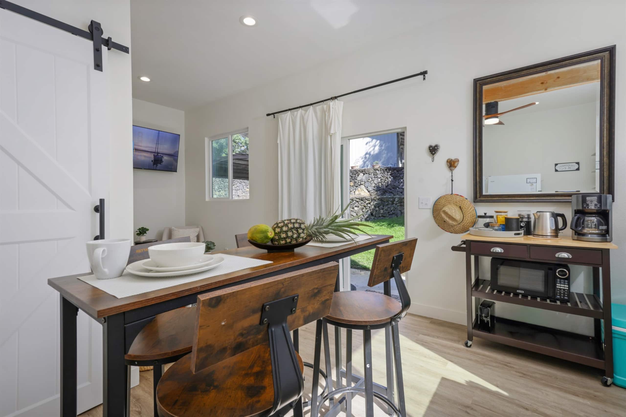Guesthouse in Kailua-Kona · ★4.81 · 2 bedrooms · 3 beds · 1 private bath - Image 11