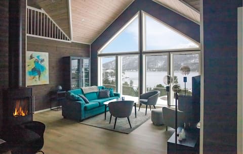 Amazing home in Eivindvik with kitchen