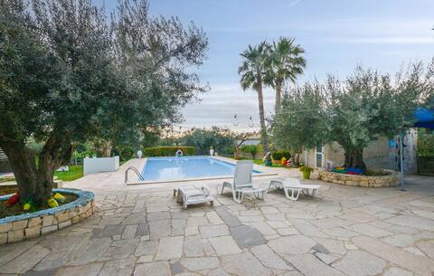 Amazing apartment in Comiso with swimming pool