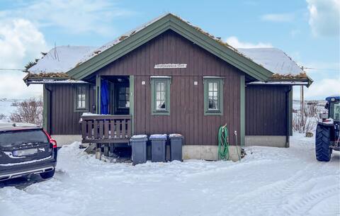 Cozy home in Rørvik with Wi-Fi