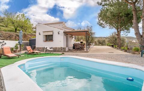 Awesome home in Sedella
