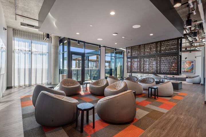 2 Designer 3BR Apts for Grp Stays + Top Amenities gallery image 4