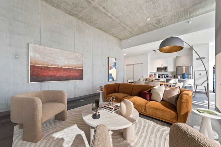 2 Designer 3BR Apts for Grp Stays + Top Amenities