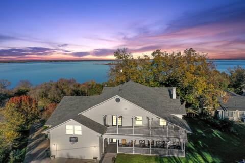 On Lake~Retreats~Brand New Kitchen~Game Room~Pets