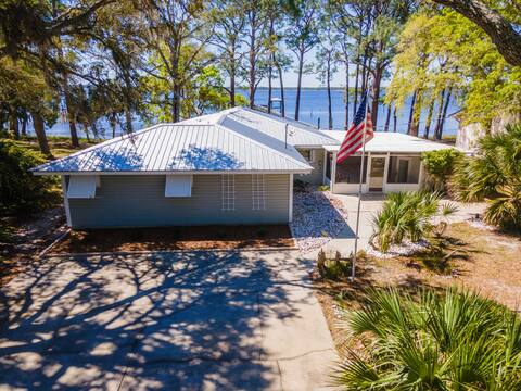 New Waterfront Property/Boat Dock/Dogs Allowed