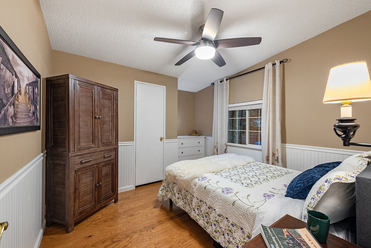 Dhoma e tretë e gjumit me krevat dopio.