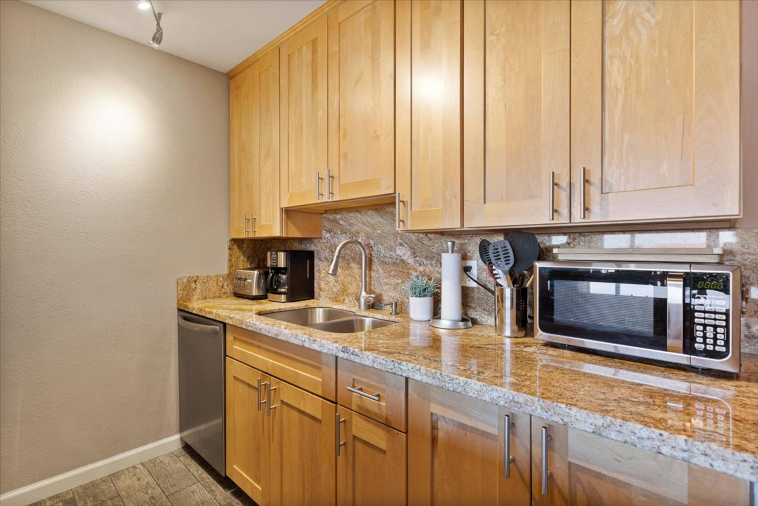 Condo in Kihei · ★4.7 · 2 bedrooms · 2 beds · 2 shared baths - Image 20
