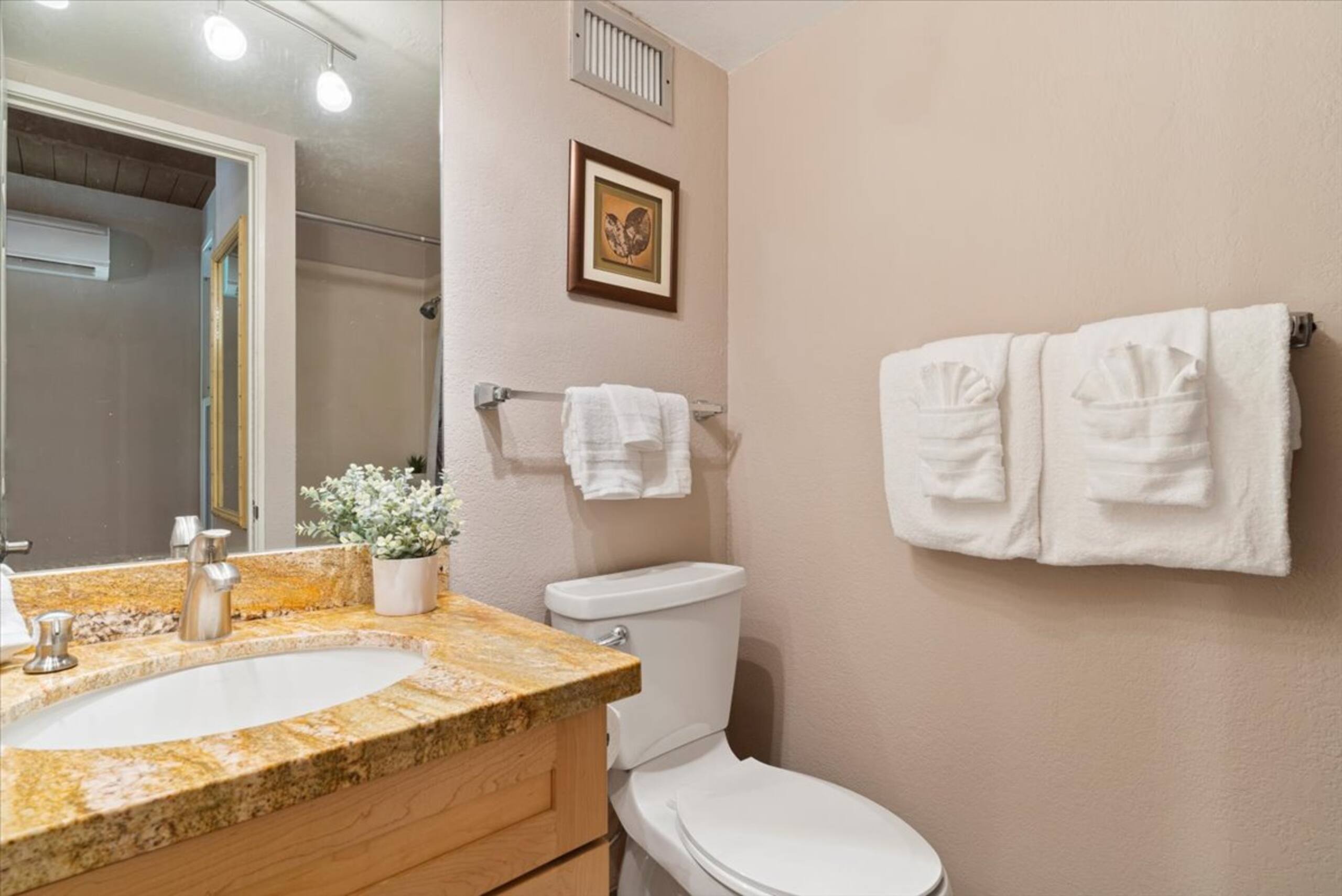 Condo in Kihei · ★4.7 · 2 bedrooms · 2 beds · 2 shared baths - Image 32