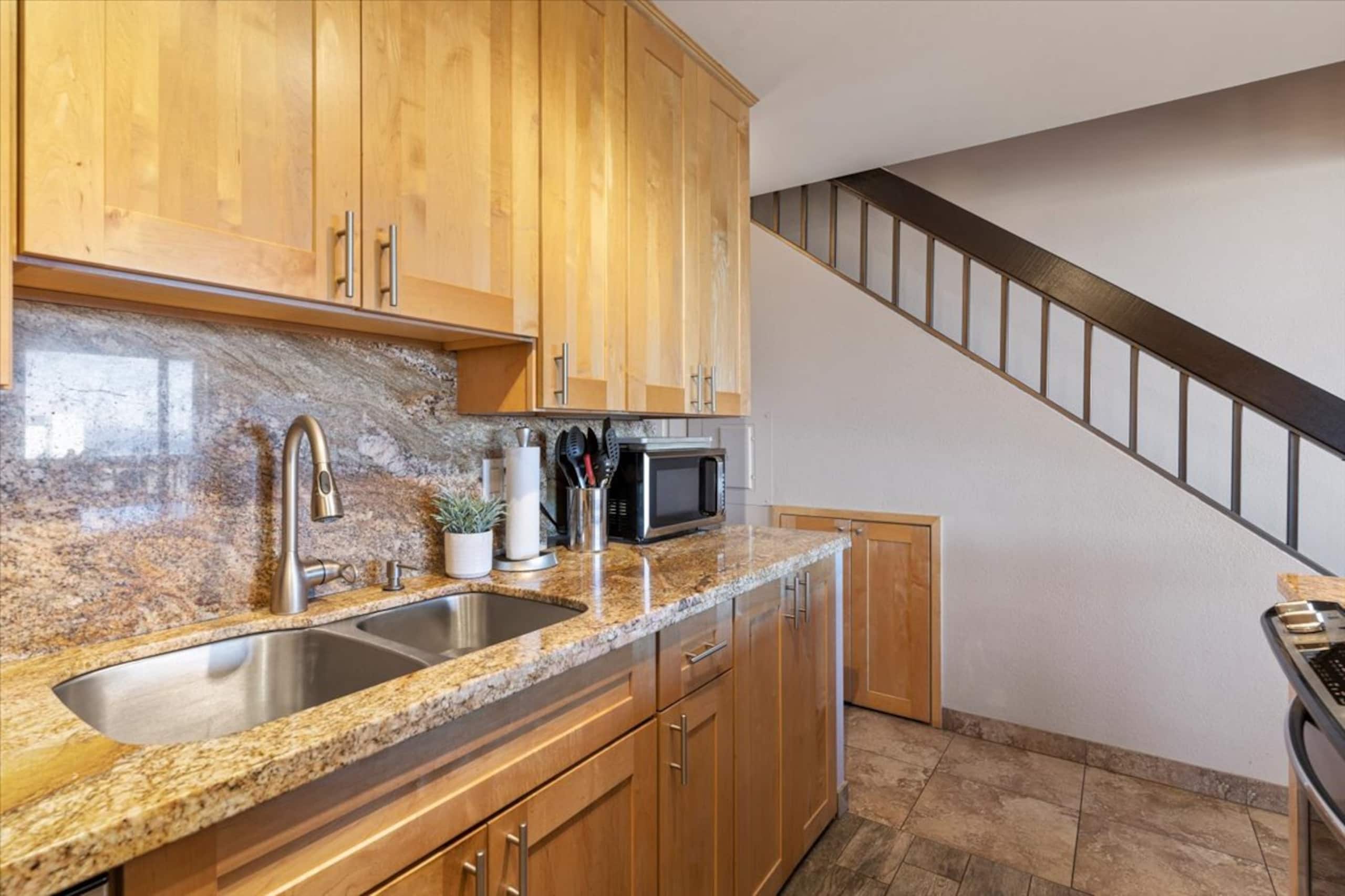 Condo in Kihei · ★4.7 · 2 bedrooms · 2 beds · 2 shared baths - Image 21