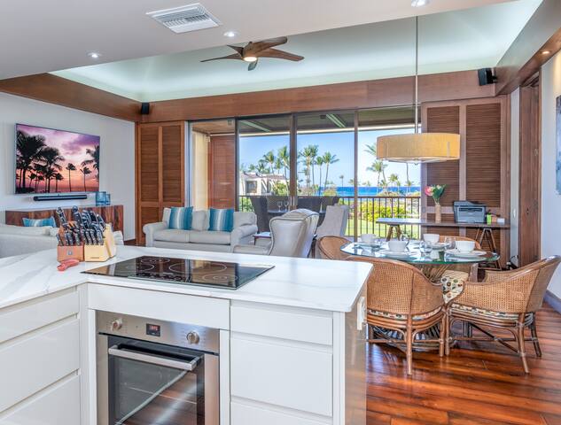 Oceanfront Penthouse Condo in Prime Location gallery image 3