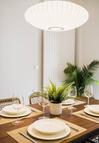 Sunrise Suite: 1 min from Beach gallery image 4