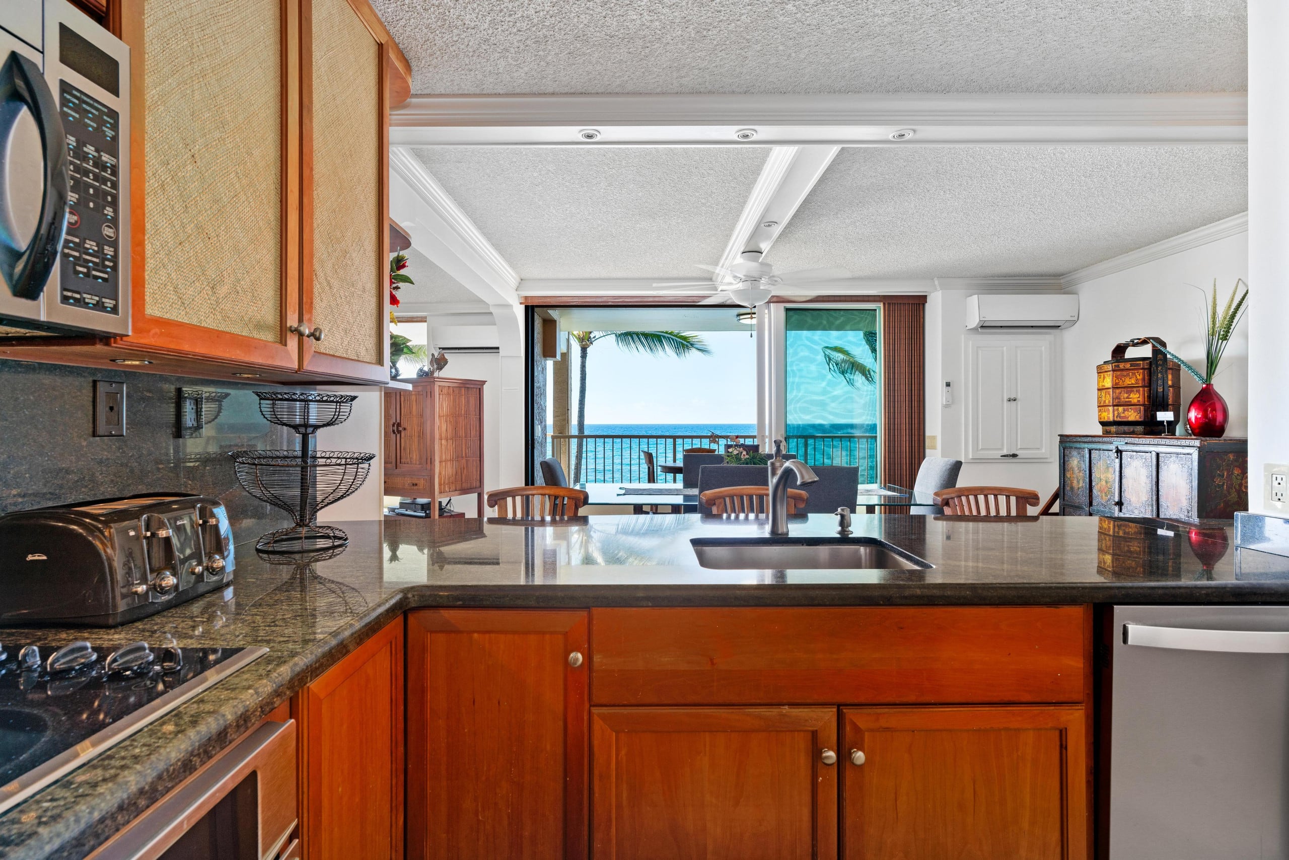 Condo in Kailua-Kona · ★4.67 · 3 bedrooms · 4 beds · 3 baths - Image 12