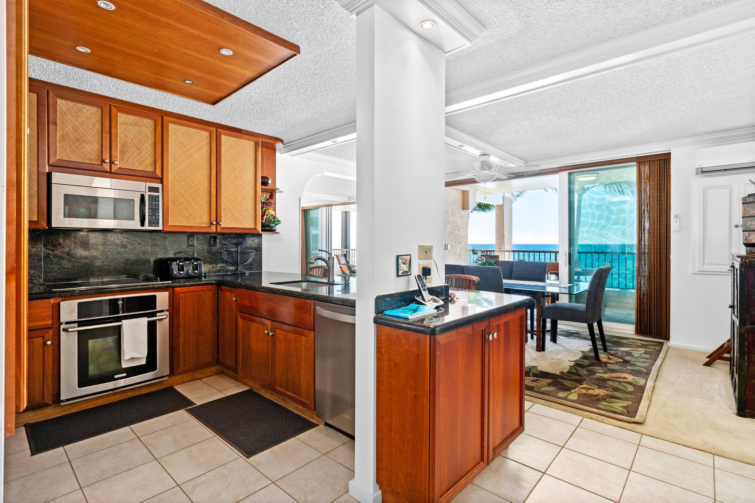 Condo in Kailua-Kona · ★4.67 · 3 bedrooms · 4 beds · 3 baths - Image 9
