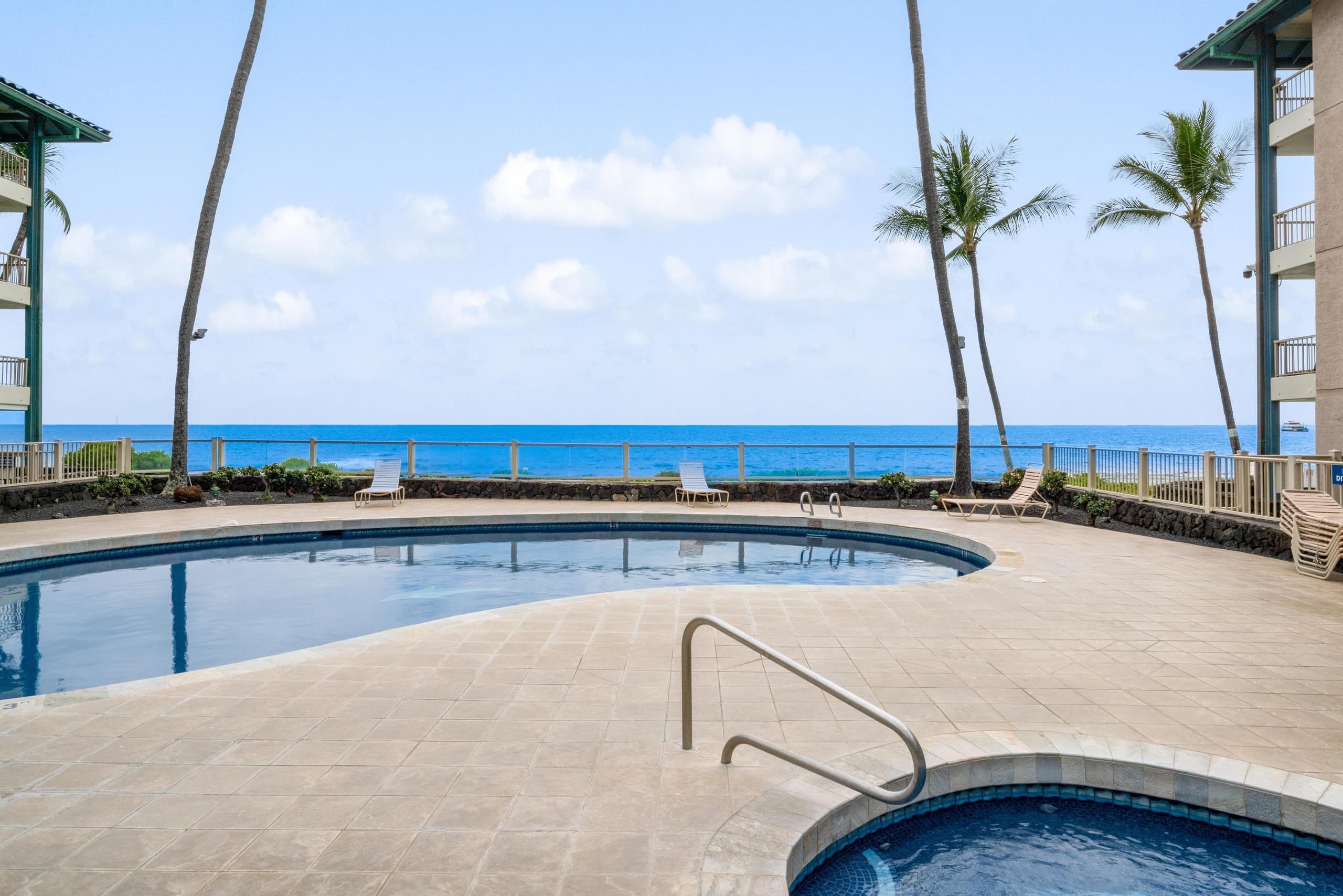 Condo in Kailua-Kona · ★4.67 · 3 bedrooms · 4 beds · 3 baths - Image 32