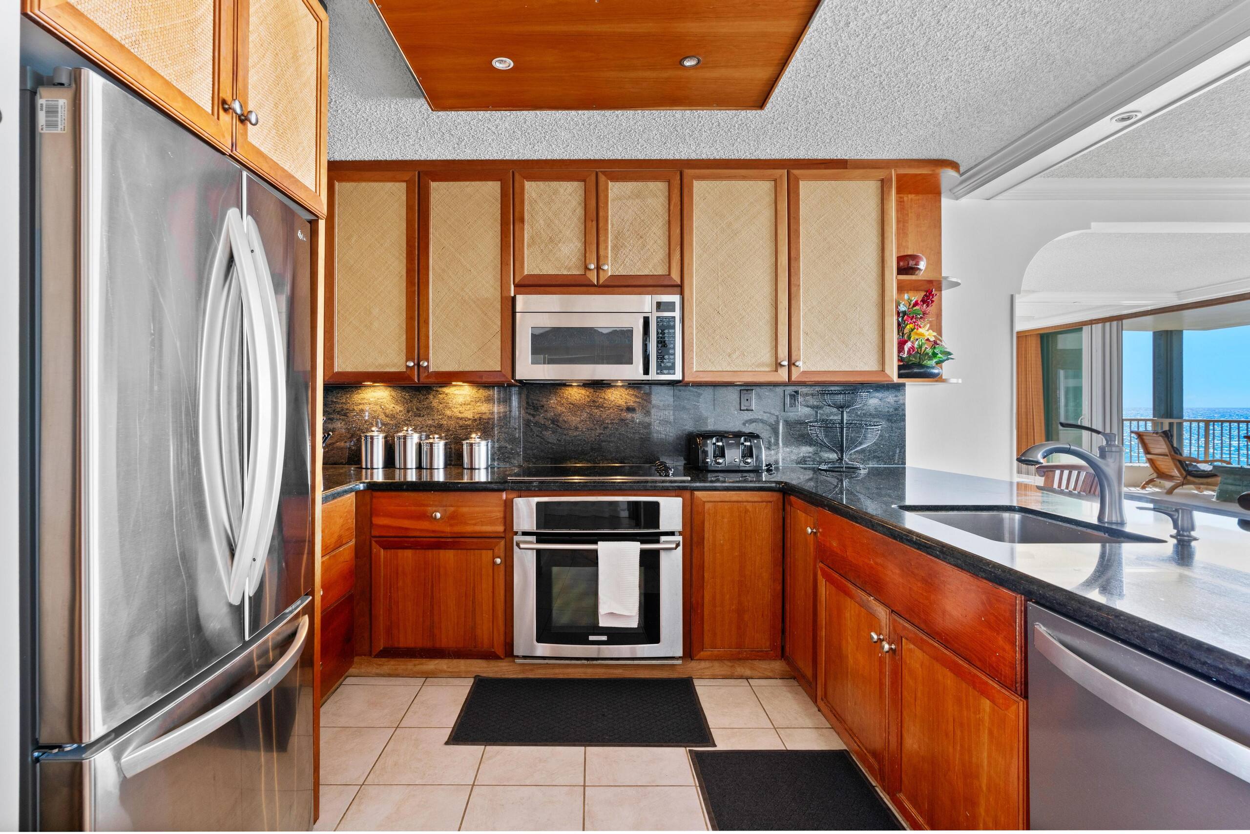 Condo in Kailua-Kona · ★4.67 · 3 bedrooms · 4 beds · 3 baths - Image 10