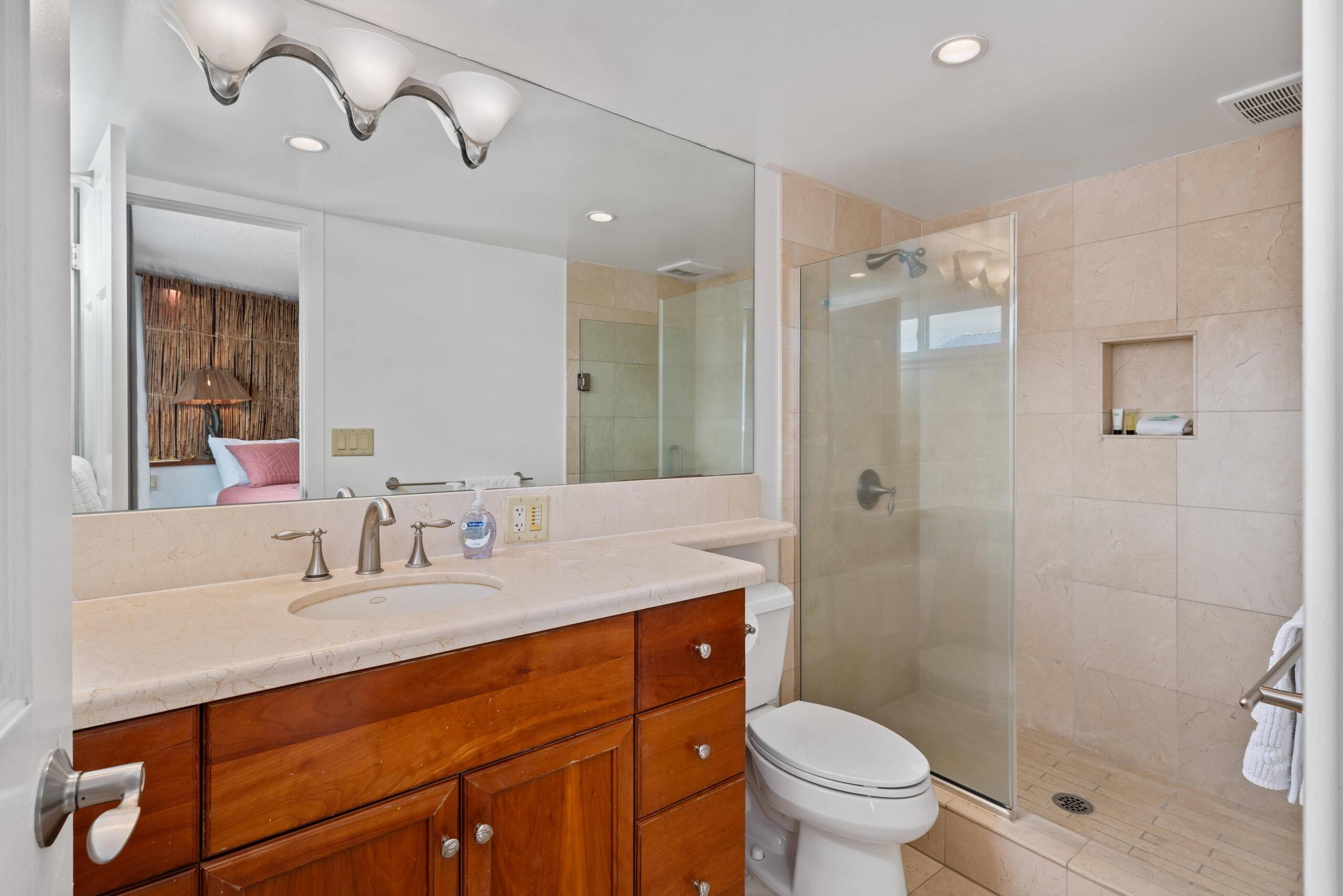 Condo in Kailua-Kona · ★4.67 · 3 bedrooms · 4 beds · 3 baths - Image 17