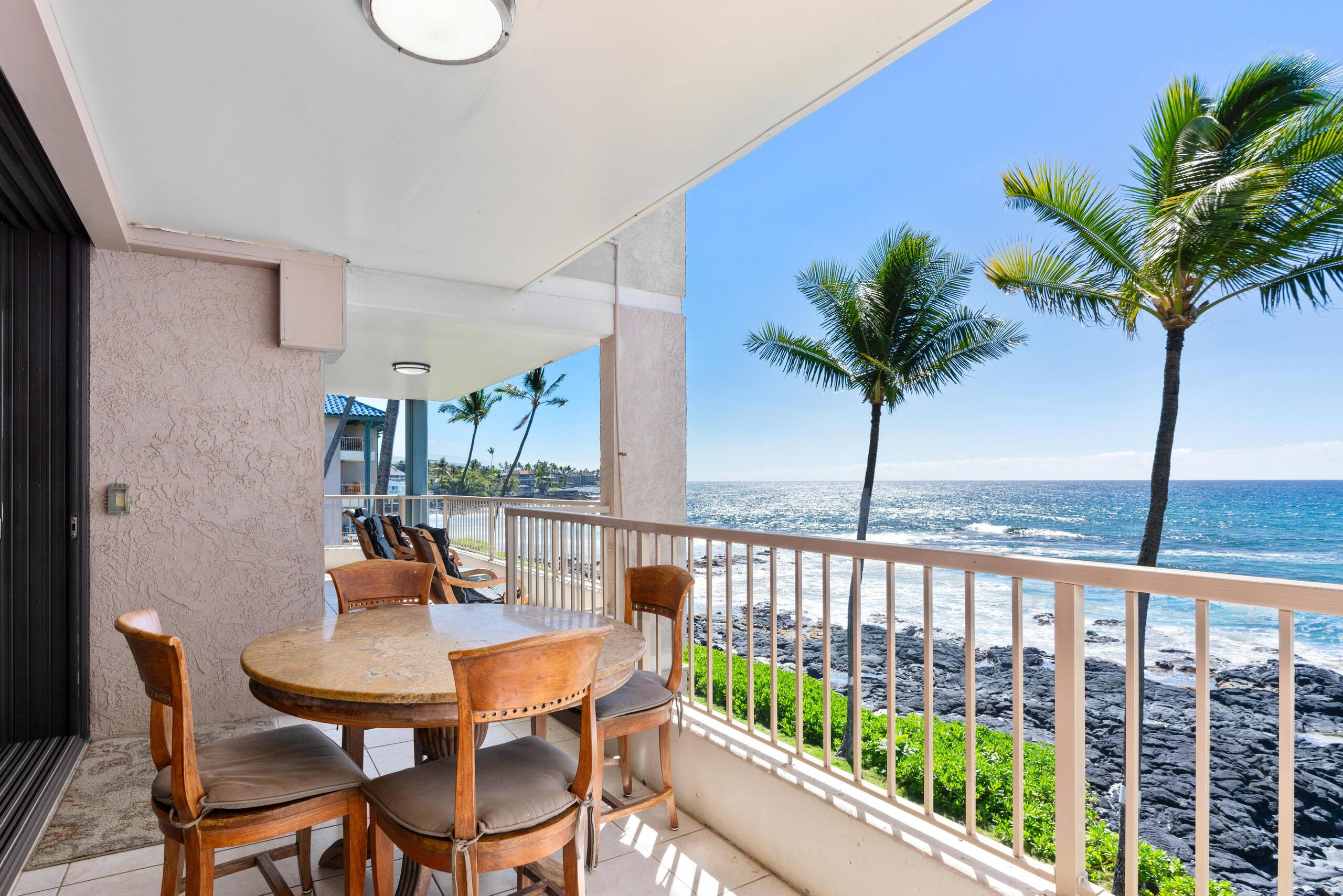 Condo in Kailua-Kona · ★4.67 · 3 bedrooms · 4 beds · 3 baths - Image 27