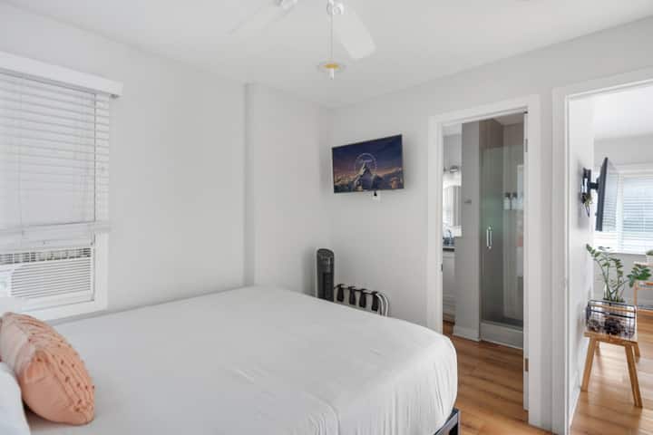 Scout's Surf Shack: una cama de matrimonio súper cómoda.