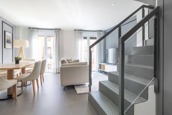 Amazing private terrace Rastro Latina area gallery image 3