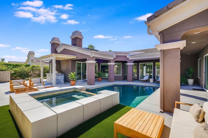 Getaway To Relaxation Villa With Pool And Spa - Palm Springs, CA