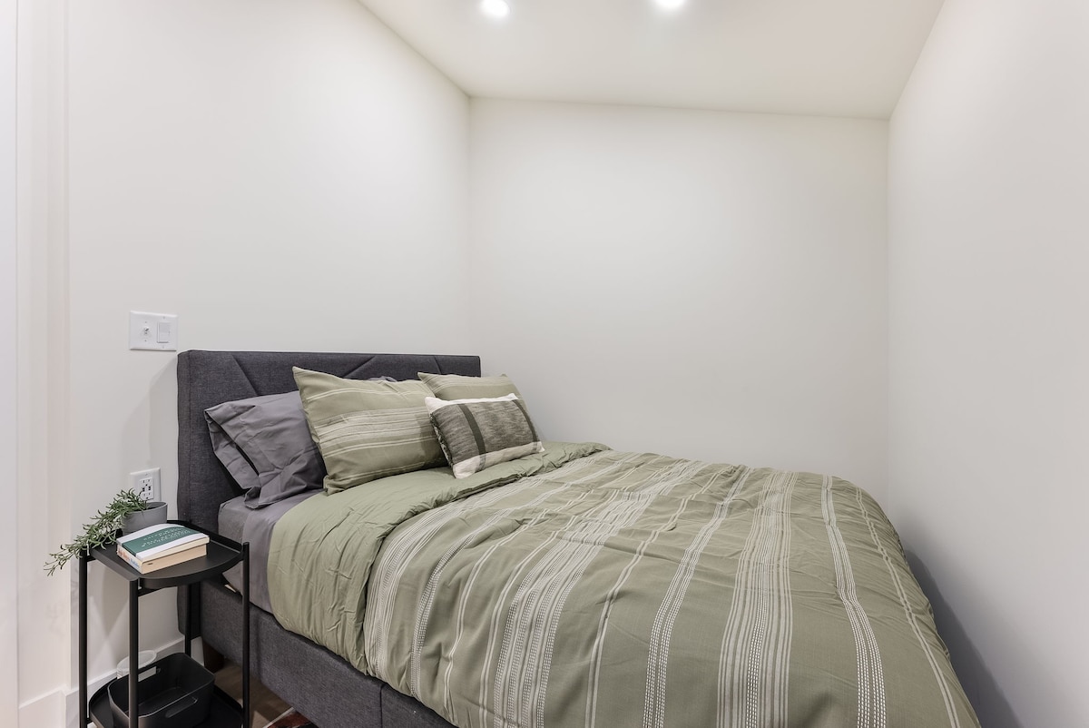 غرفة نوم كاملة خاصة في الشقة العلوية - الطابق العلوي من مبنى Retreat