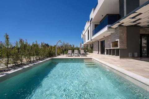 Villa Danica by Villsy