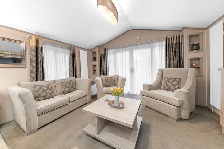 Dizzy Ducks Lodge - Pet Friendly, Family Lodge - Windermere