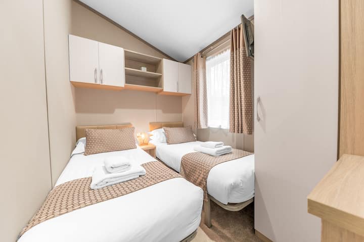 Dizzy Ducks Lodge Twin