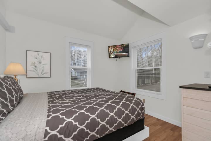 Master Bedroom- Queen Bed