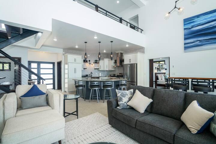 Spacious 4-Bed Villa in Placencia Village w/ Pool! gallery image 5