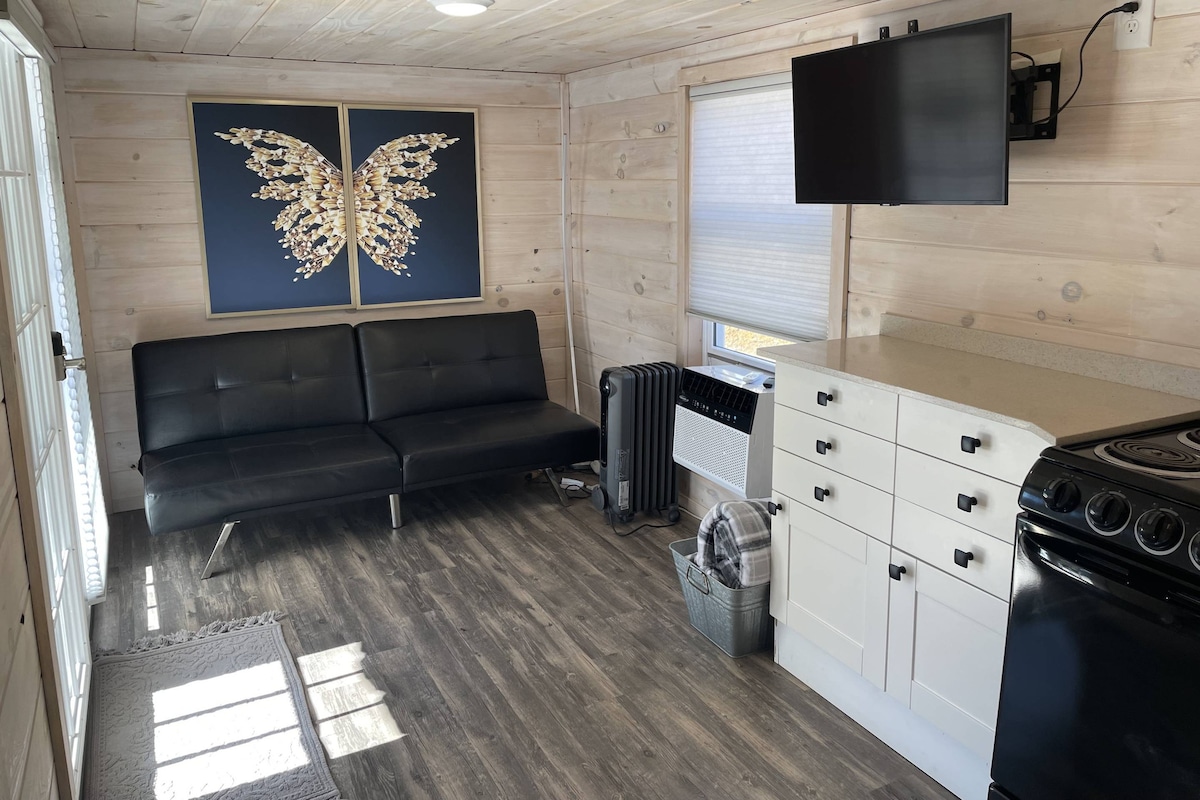 לאחרונה הותקנו חימום ואוויר משודרגים כדי לשמור על בית זעיר נוח לאורך כל השנה