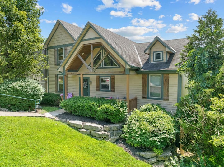 Lake View, Hot Tub, Fire Pit, And Gameroom! - Ridgedale, MO