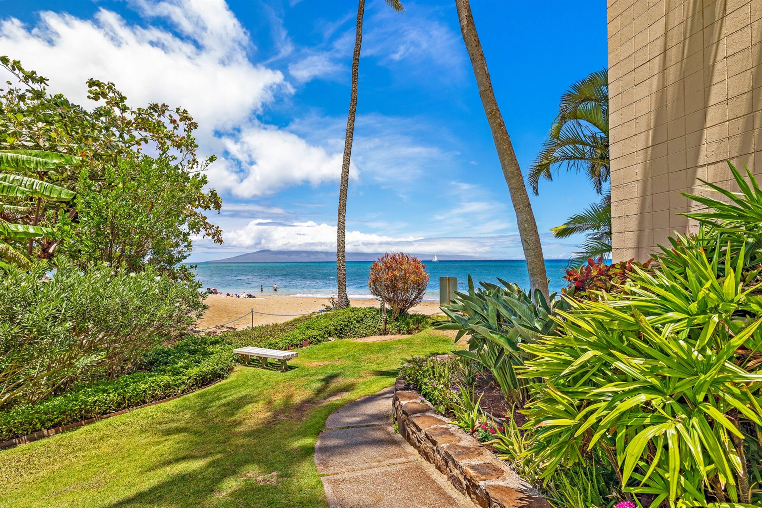 Condo in Lahaina · ★4.9 · 1 bedroom · 2 beds · 1 bath - Image 29