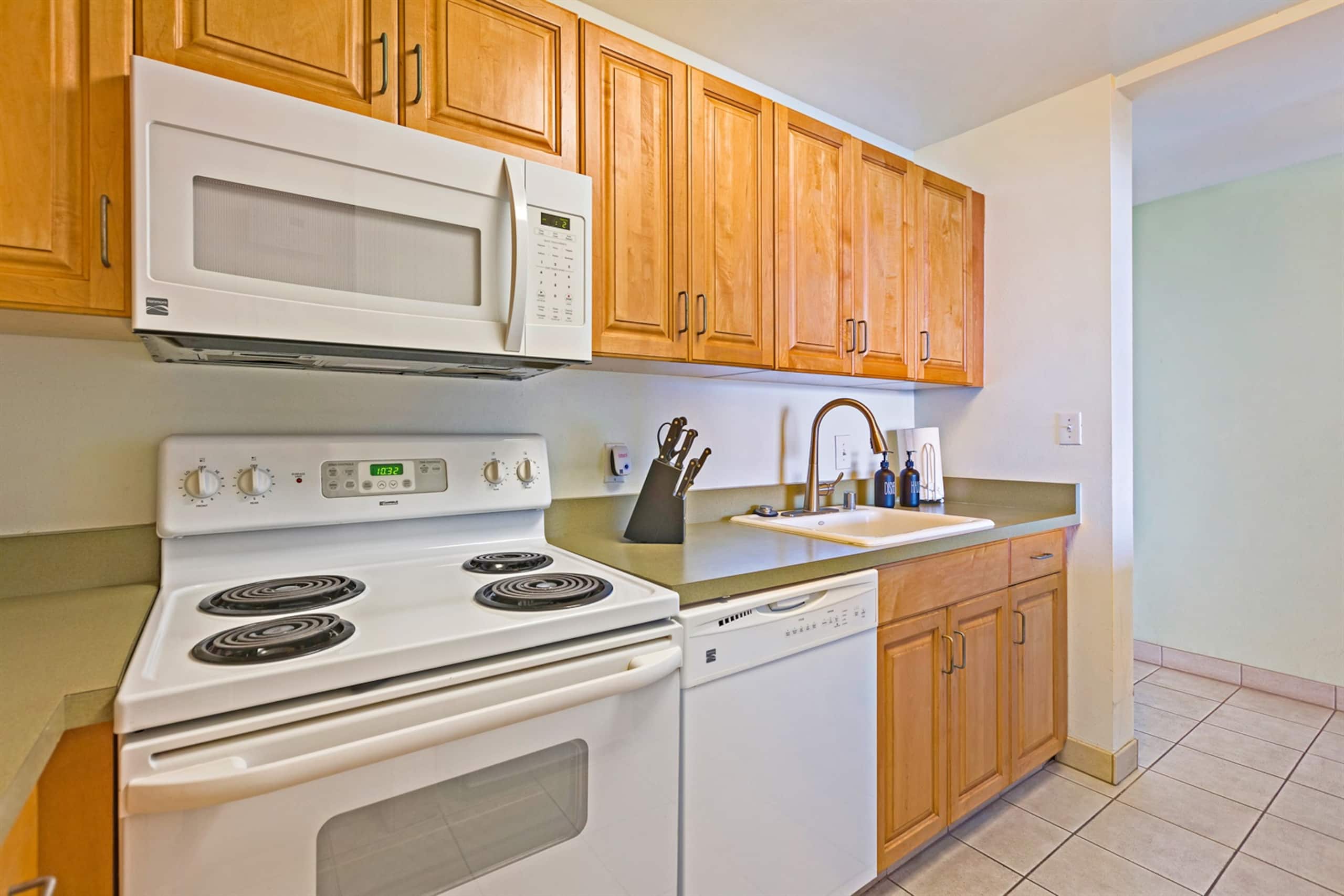 Condo in Lahaina · ★4.9 · 1 bedroom · 2 beds · 1 bath - Image 8