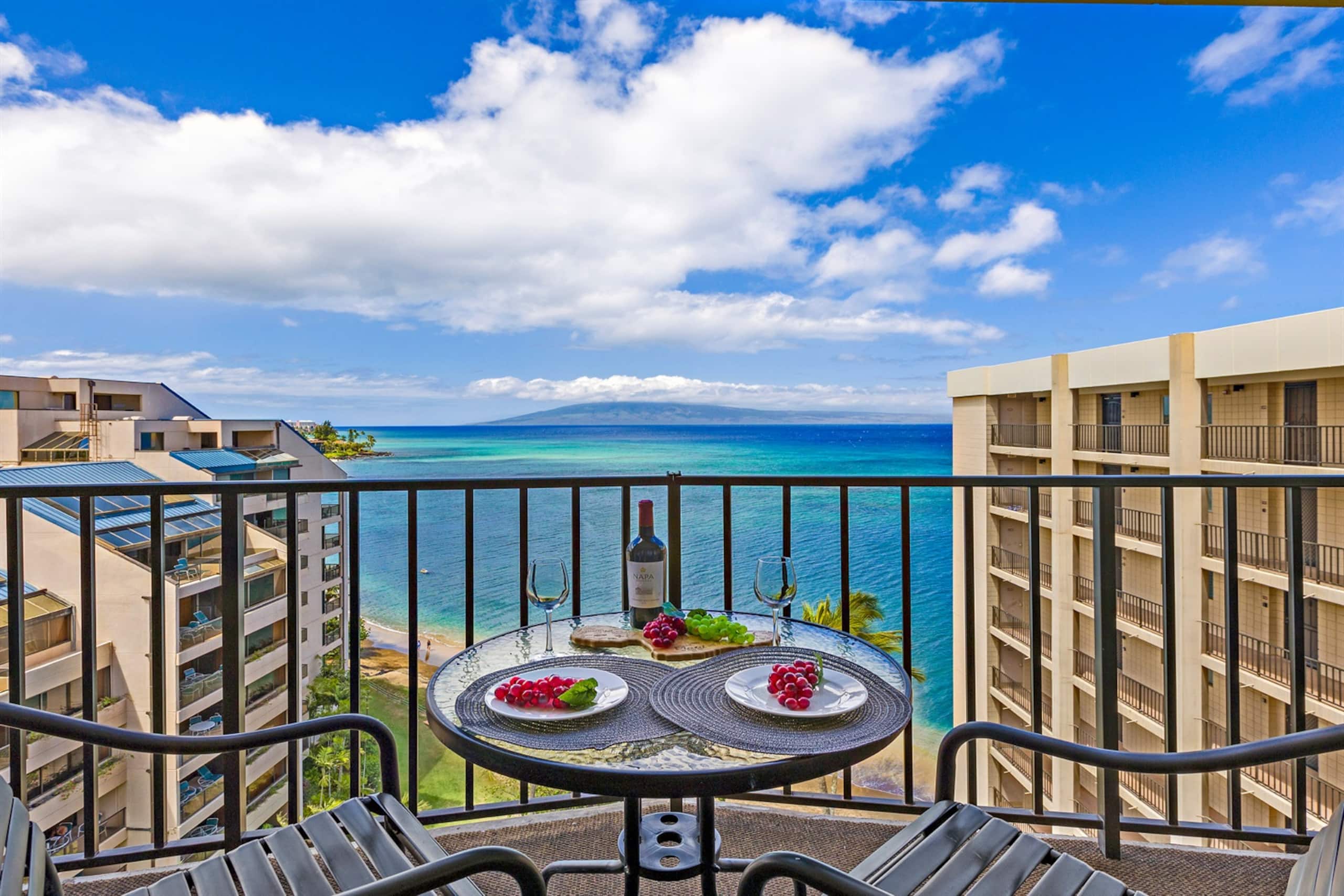 Condo in Lahaina · ★4.9 · 1 bedroom · 2 beds · 1 bath - Image 2
