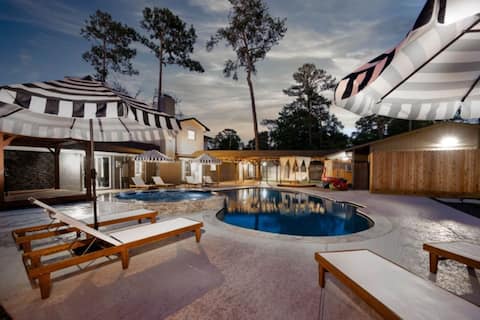 Resort-Style Stay Pool•Hot Tub•Pickleball•Games