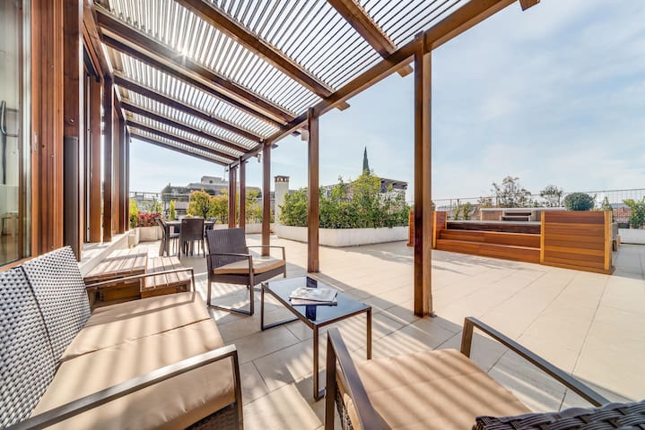 Attico Dolce Vita by BarbarHouse