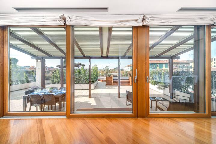 Attico Dolce Vita by BarbarHouse gallery image 5