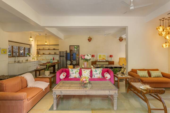 Rooms: Living area