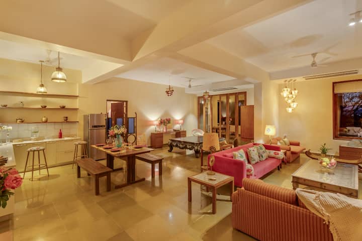 Rooms: Living area
