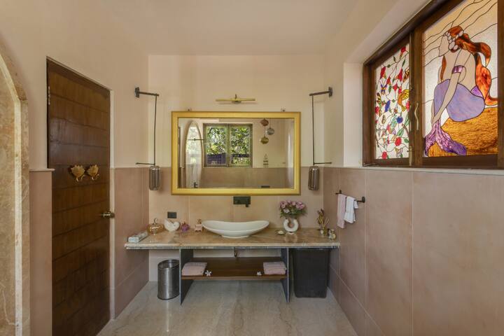 Rooms: Bathroom
