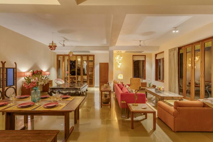 Rooms: Living area